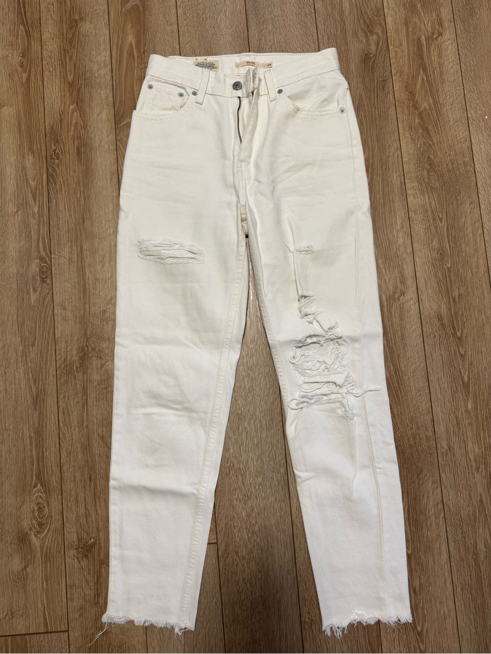Levi's Women's White Distressed Cropped Jeans